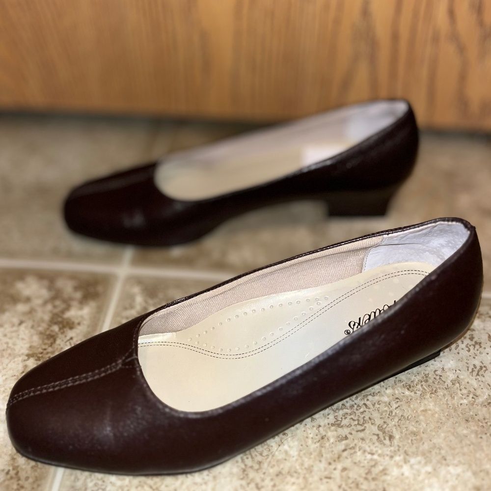 Trotters Women’s Dark Brown Low Heeled Leather Formal/Casual Slip On Shoes Sz-9